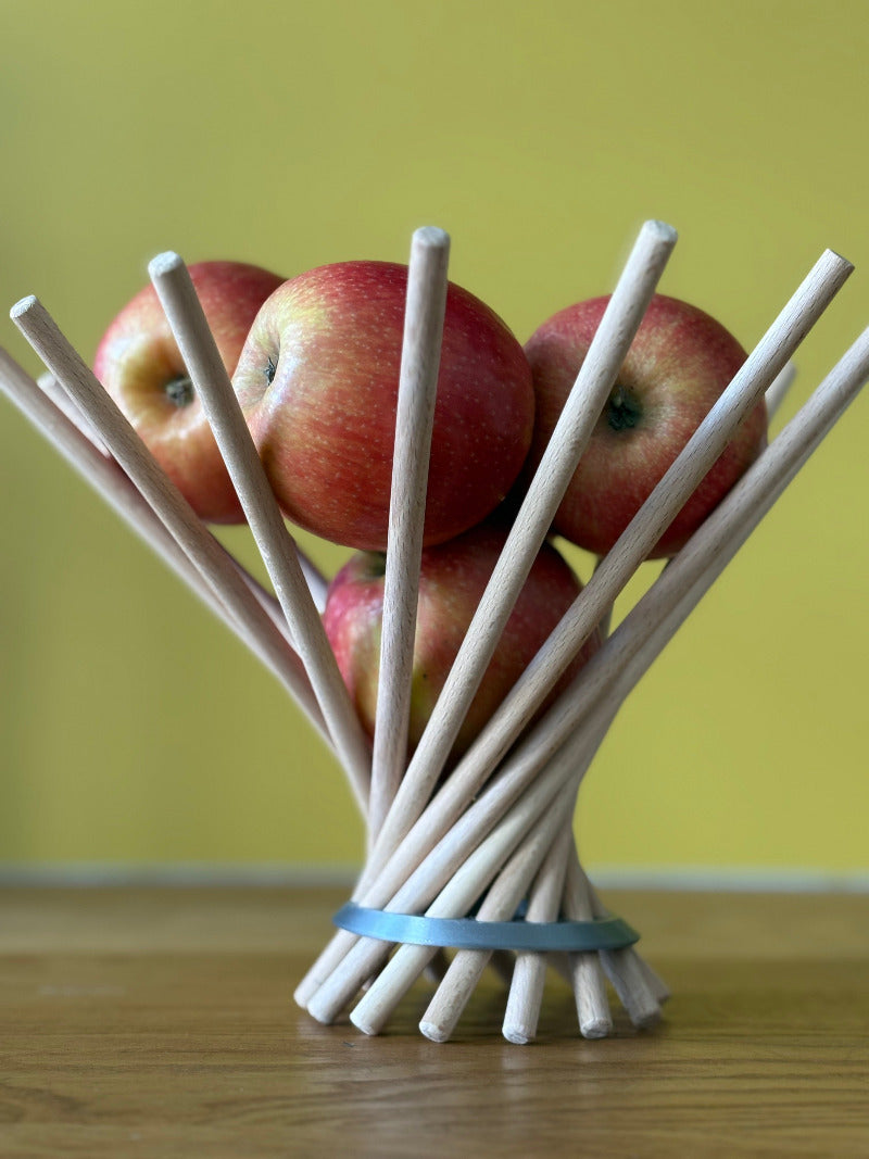 mit Obst gefüllte Obstschale Dekoschale steckbare Schale variante ring drob silber mit goldgrünem Hintergrund